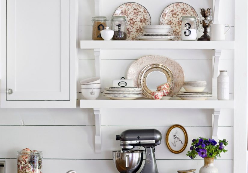 15 Decorative Plate Displays to Show Off Your Prettiest Pieces