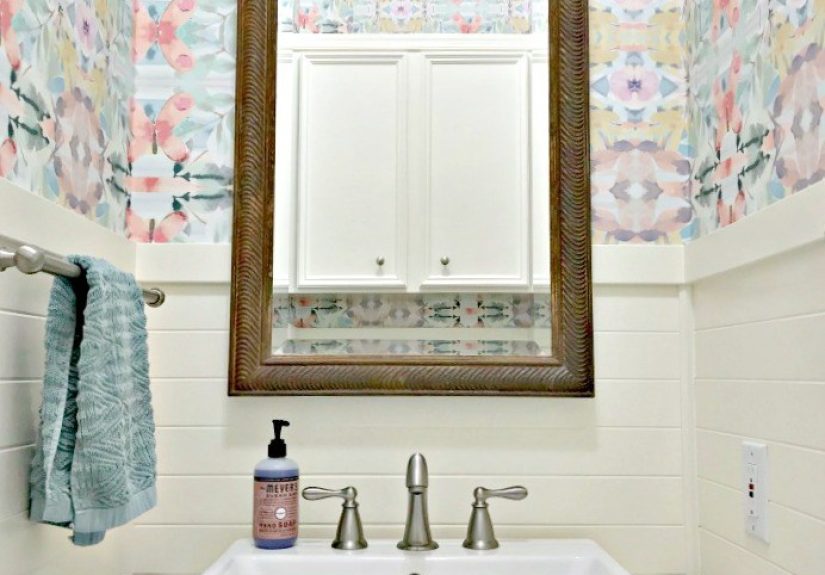 Friday Favorites: Bathroom Wallpaper