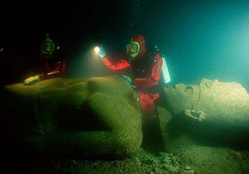 10 Incredible Submerged Ruins