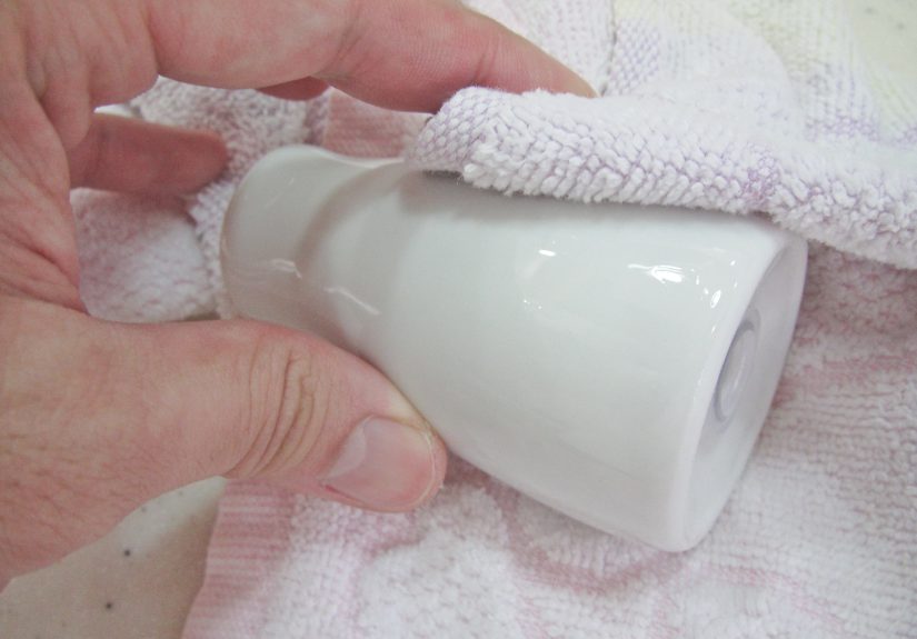 4 Ways to Fill Salt and Pepper Shakers