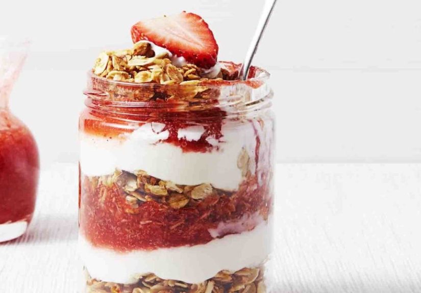 Strawberry Granola Yogurt Parfait