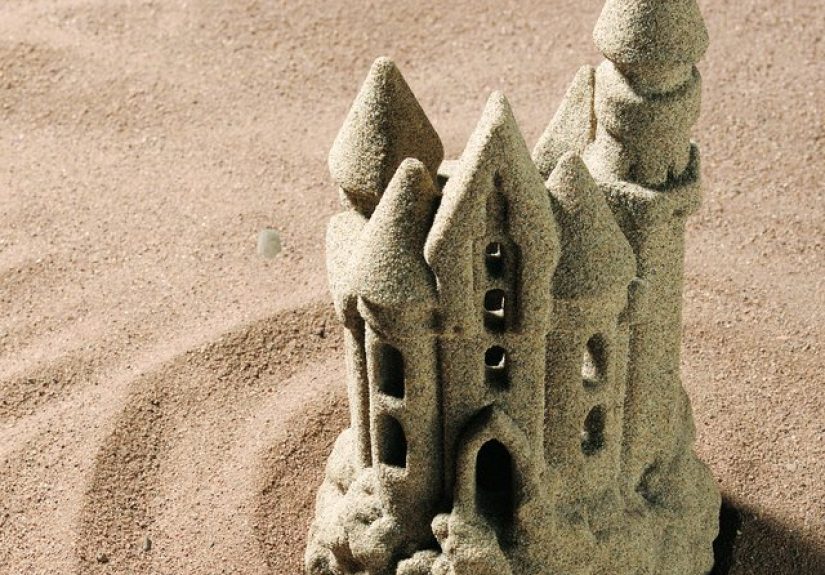 How to Make a Hardened Sand Castle Out of Baking Soda