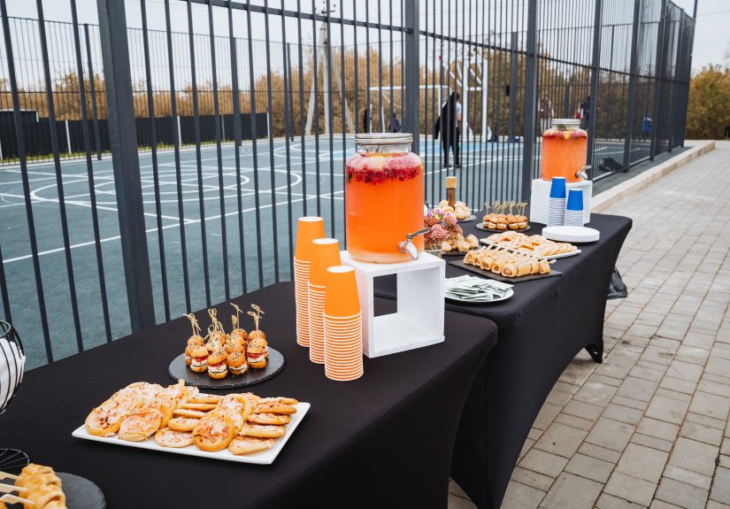 Make Your End-of-Summer Party a Smash with This Tennis Club ThemeCourtside Cocktails Included