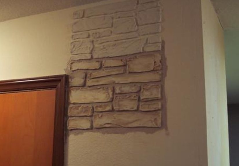 Plain Walls Are Transformed in to Stone Walls With Joint Compound