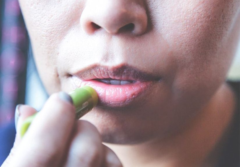Sunburned Lips: Swelling, Healing Time, and More