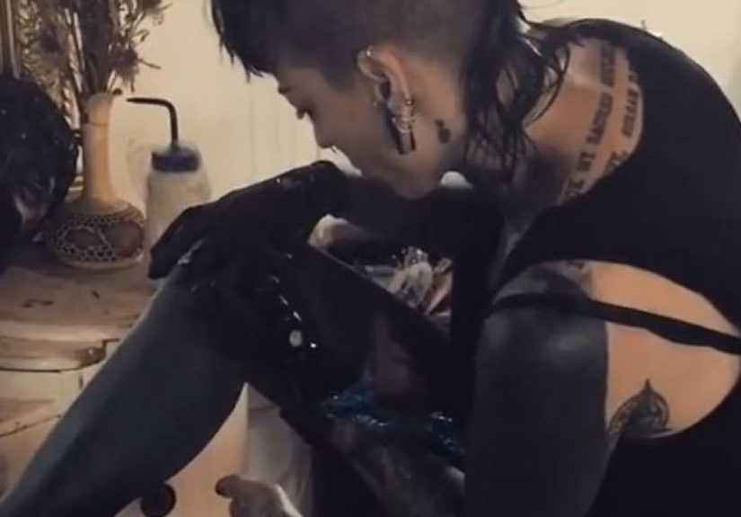 Tattoo Artist Gets Accused Of Racism For Tattooing Her Entire Body In Black