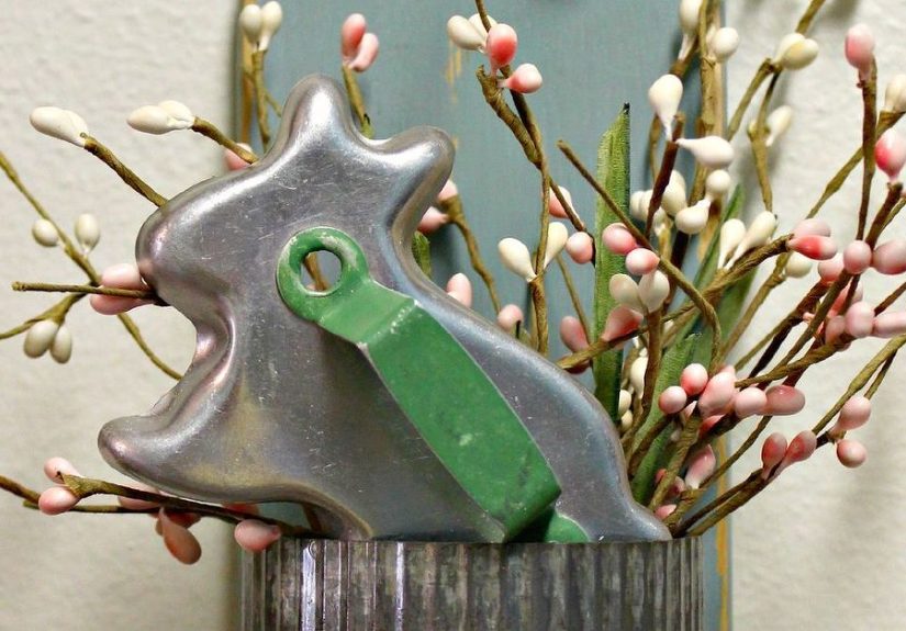 Thrift Shop Cutting Board Re-purposed As Easter Decor