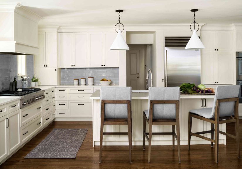 What Color Hardware Goes With White Kitchen Cabinets?