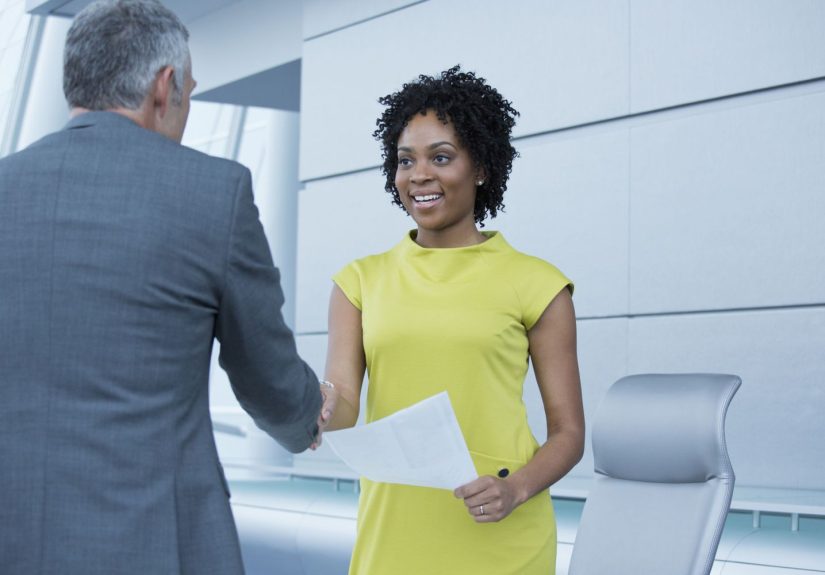 How To Use Nonverbal Communication at an Interview